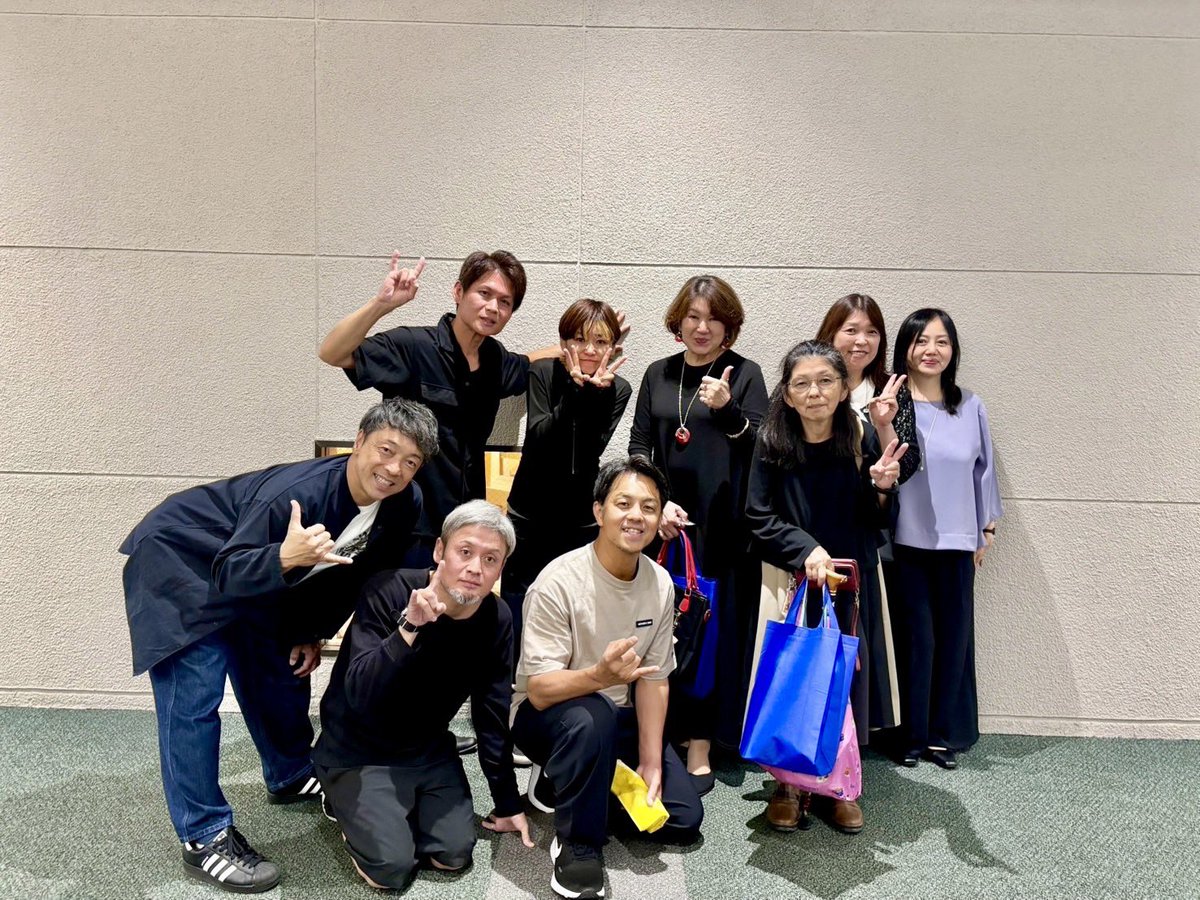 windowcham's tweet photo. 今日は関東徳州会(徳之島の3町が集まった会)、創立80周年記念式典•総会懇親会で、懇親会の司会と歌で行かせていただきました！！
80年。島を離れ島を愛する人たちが、こんなに長いこと続けて来たんだなぁと思うと、その歴史の一部に混ぜてもらえてとても嬉しかったです✨
そして！とっても久しぶりに奄美の蛇味線ロックバンドティダの皆さんにも会えて！とっても嬉しい再会でした✨

出会えた皆さん、ありがとうございました！
来週はまた徳之島町会でお会いしましょうね♪