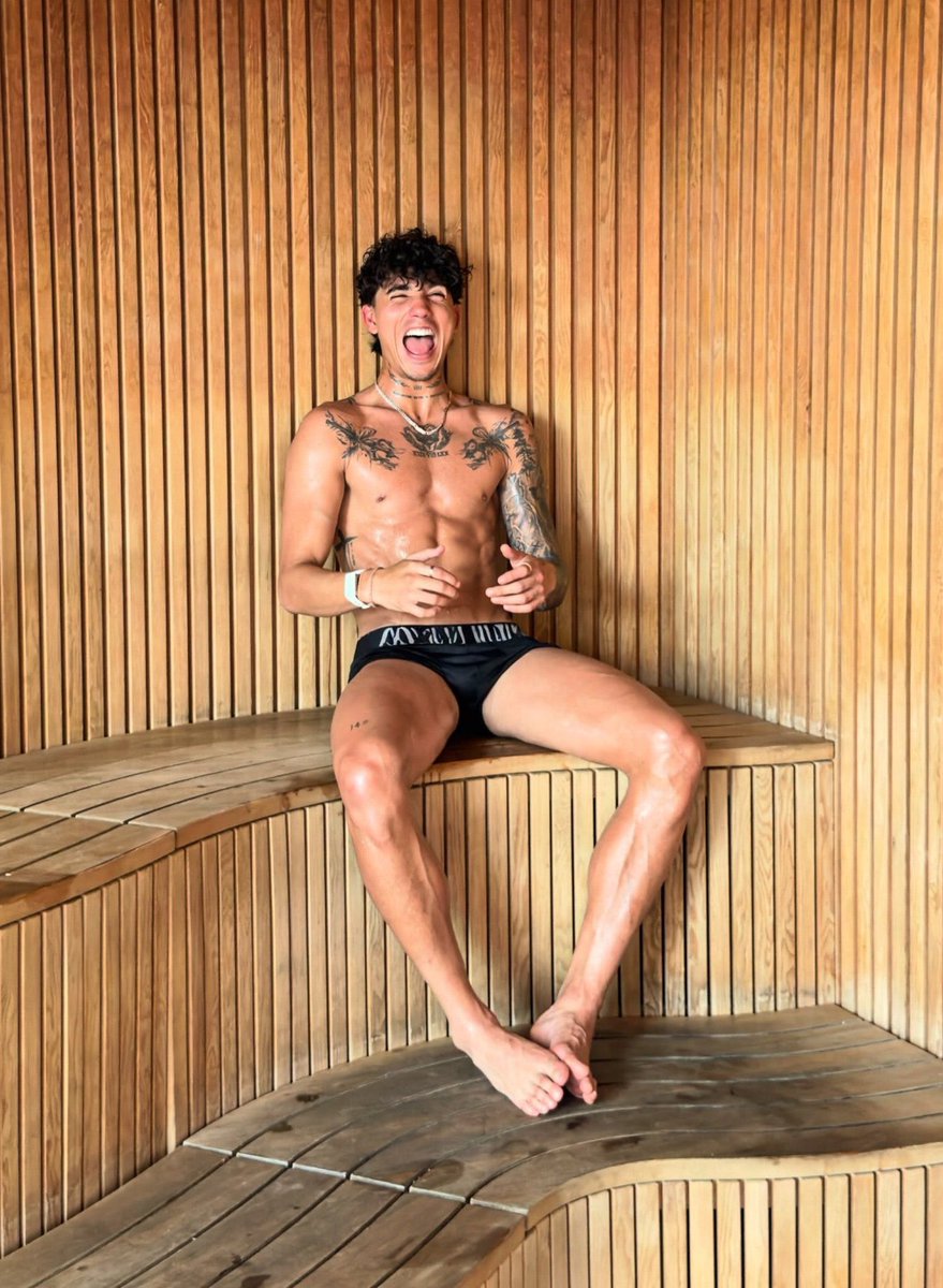 futbolistasvip's tweet photo. Me encantas Kevin. 🥵♥️🥵♥️🥵 https://t.co/4wxRb9uzr8