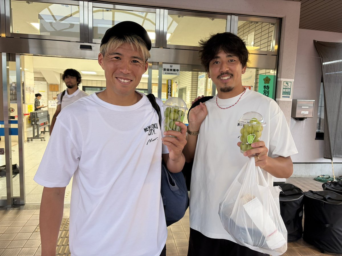 verspahonigiri's tweet photo. 勝利🙌たくさんの応援ありがとうございました😊選手、スタッフへの差し入れもありがとうございました🙇‍♀️
次回の日田開催10/31(土)もスタジアムを赤く🔴日田を盛り上げましょう！

そして今週末10/18(日)はクラサスサッカーAでホームゲームです⚽️勝つぞー✊
🔗 https://t.co/DABp6sfaSf

#ヴェルスパ大分 https://t.co/DCm9oI1Xbc