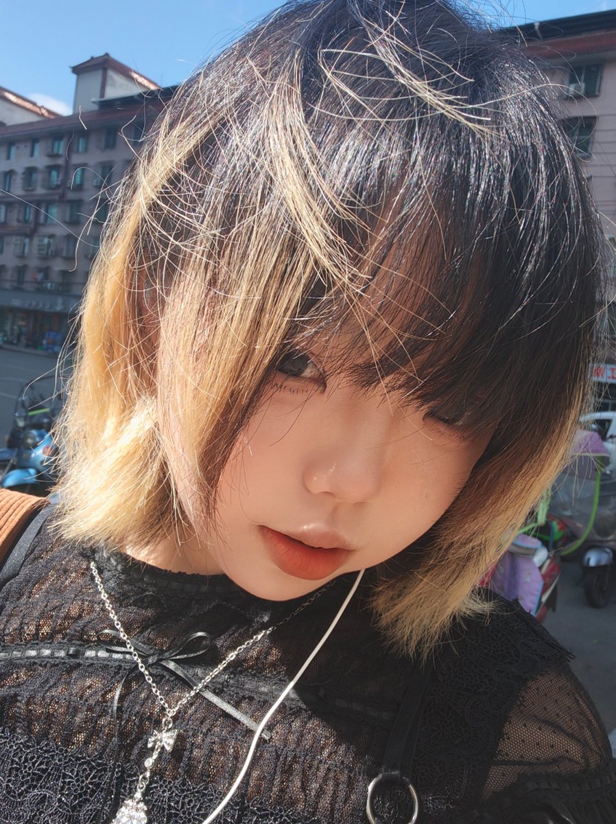 gummybear1107's tweet photo. 实况照片在这里会动吗
想要展示耳钉💧 https://t.co/5e5LvDm2DO