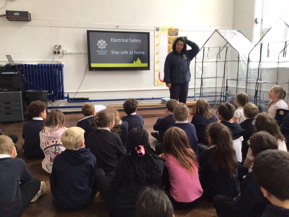 Sandfields_Pri's tweet photo. Busy Monday here in Wildcats. Aldi price comparison visit, fun fire safety presentation and preparing our Spring bulbs. #sfpwildcats #sfphwb #sfpstech https://t.co/2HCWKf5qO7