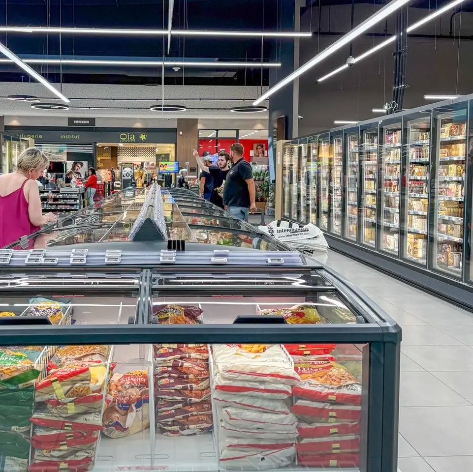 Kulturlesite_'s tweet photo. 🚨🛒 DINGUE

Des hackers ont PIRATÉ les SYSTÈMES FRIGORIFIQUE de plusieurs supermarchés Leclerc, Intermarché et Coopérative U !!

Les températures auraient atteint 50°C, avec des pertes potentielles de plusieurs millions d’euros 😳 https://t.co/KGxp0fO9n0