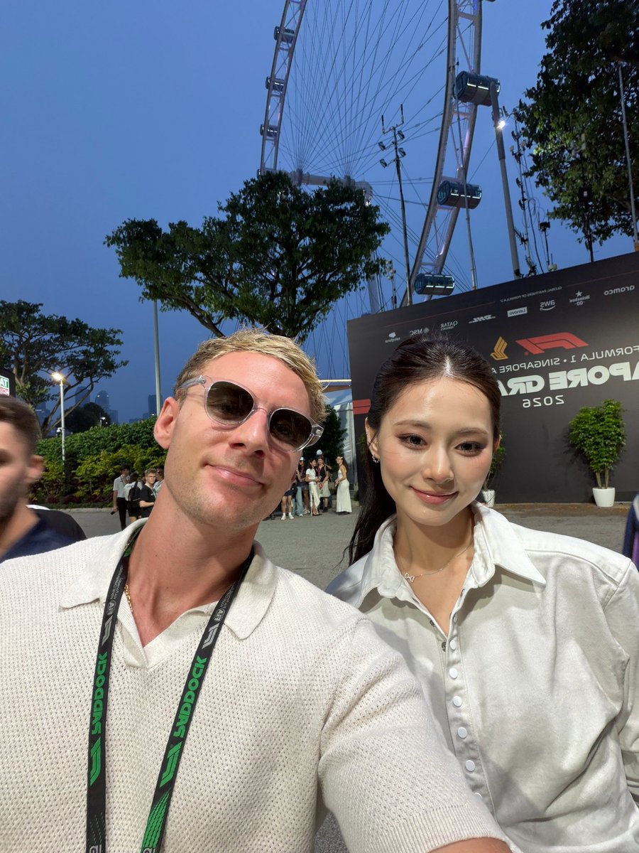 itsmaxwyatt's tweet photo. Singapore F1 in the Haze #F1 #tzuyu #Singapore https://t.co/0ZPhq46sIz