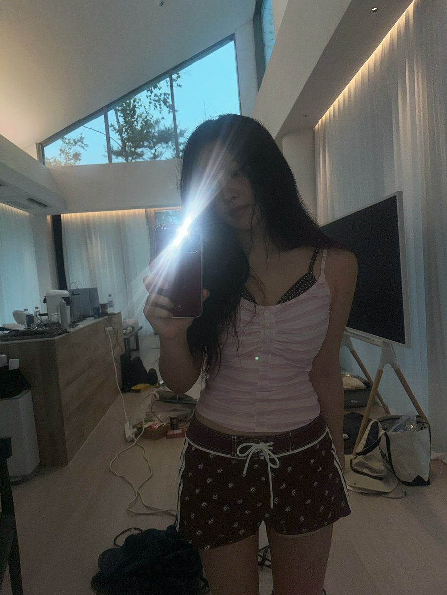 kwarinnyaa's tweet photo. Yippiee, jam segini udah di rumah. https://t.co/INztSgrr9p