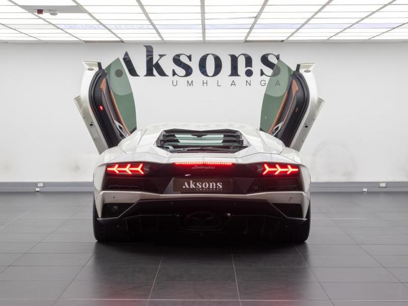 BoitumeloCaleb's tweet photo. R12 499 990
2017 Lamborghini Aventador
S Coupe
6.5L naturally aspirated V12 engine 
544kW &amp; 690Nm of torque
(19 000 km) 
Full Service History https://t.co/ARkD5fS8n1