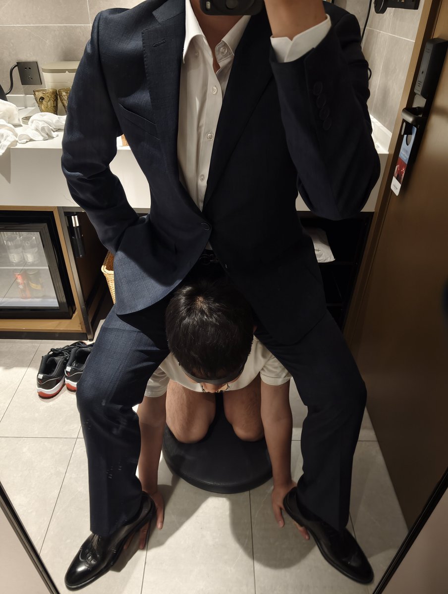 Brancoabcd's tweet photo. 偶尔正装
#鞋刷 https://t.co/S0xsAEIasg