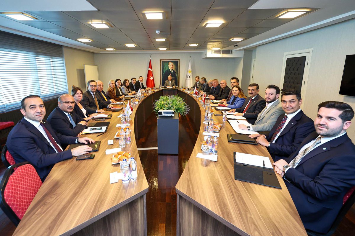 iyiparti's tweet photo. Genel Başkanımız Sayın Müsavat Dervişoğlu’nun (@MDervisogluTR) başkanlığında,

Başkanlık Divanı Üyelerimizle olağan toplantımızı gerçekleştirdik. https://t.co/fKy4zFOem7
