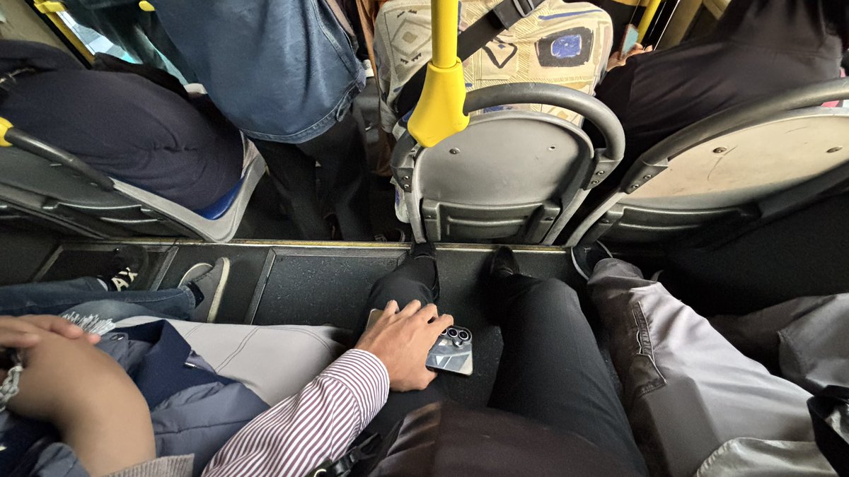 dusklayer_'s tweet photo. salah satu bentuk rezeki: pulang tenggo dan bisa duduk di koridor 9 di jam rush hour https://t.co/7aODqmH6e6