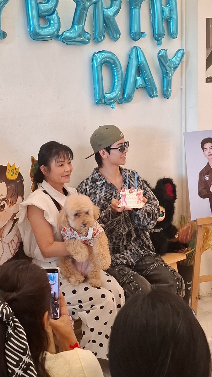 Andrea12051578's tweet photo. Happy birthday @babe_in_  🤍

#BabeBetterChapter 🤍
#babiibabe https://t.co/FpIA6ZOpcA