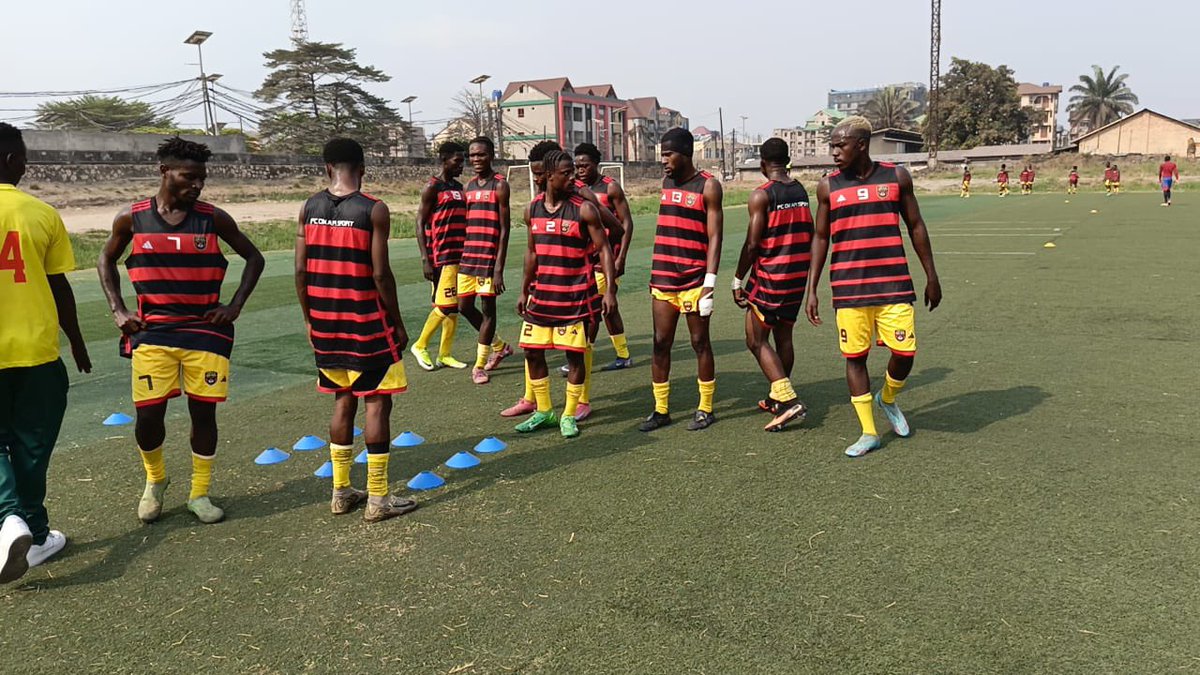 Okapisportfc's tweet photo. 📸 LE TRAVAIL CONTINUE ! 🔴⚫🟡

Ce lundi, les Okapis de Tshikapa ( les anciens et les nouveaux ) ont retrouvé le terrain avec détermination. 💪⚽

Chaque effort nous rapproche de nos objectifs! 🔥
#LesOkapis #LesAnimauxRares #ObjectifLigue1❤️🖤💛 https://t.co/UHeJoDJHSa