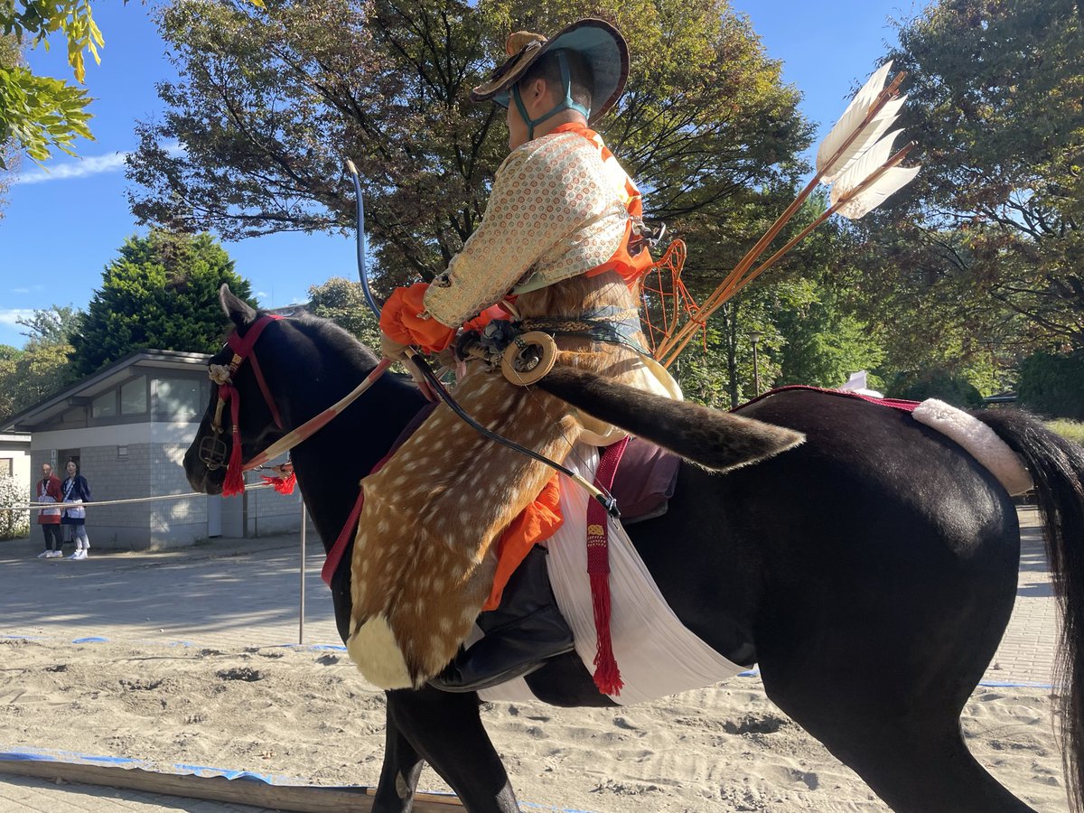 asahi_kuroda's tweet photo. 大久保まつりに参加！多文化共生のまち新宿らしいおまつりです
そして美味しい食べ物✨ブリックという、チーズやジャガイモが入ったチュニジアの揚げ餃子を頂きました

そのまま高田馬場流鏑馬へ。的を射たときのパンという音は迫力がありました。写真は速すぎてとれず、走り切ったあとのお馬さんです https://t.co/Axua5PTXNX