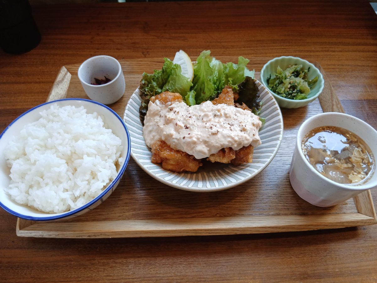 miyabi_hokkaido's tweet photo. チキン南蛮 なんチキ

ミックス定食普通盛り。
たぶん人によって好みが分かれると思うけど、個人的には好きでした✨
宮崎愛溢れるお店でした♪ https://t.co/zo44ynLnr5