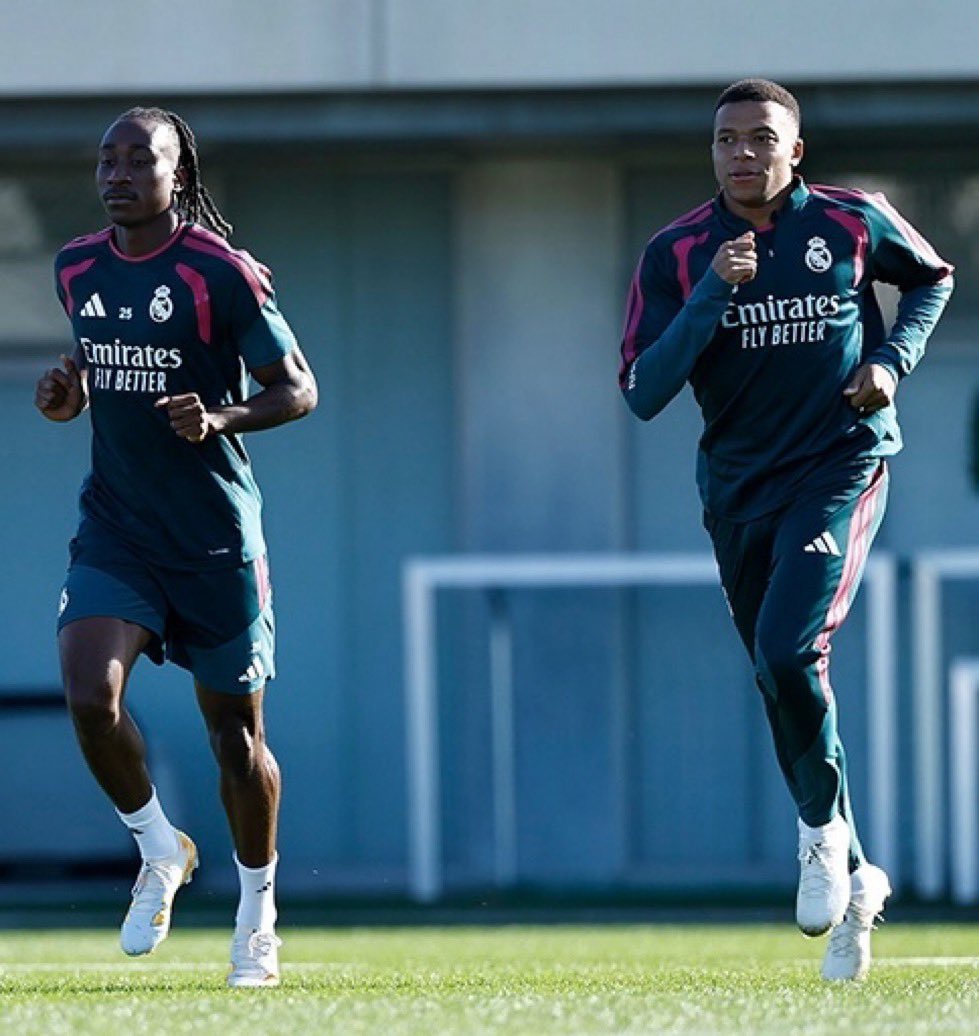 Whyalways_rex's tweet photo. Diomandè x Mbappe in training today 

🇨🇮_💫_🇫🇷 https://t.co/EmOBKcK41D