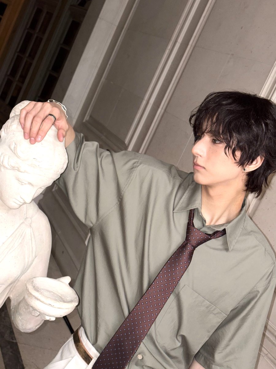 XH_official tweet picture