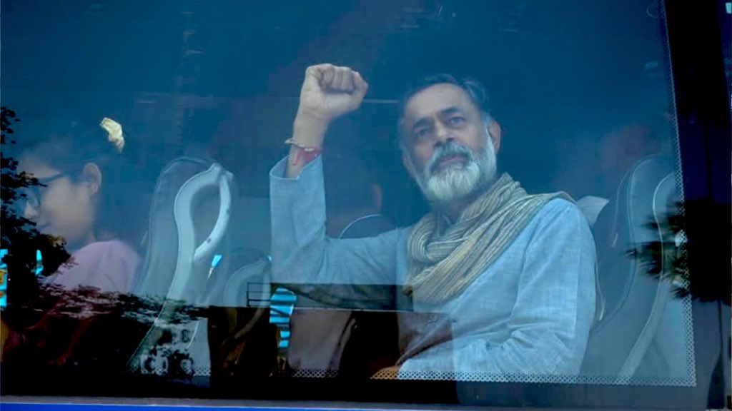 _YogendraYadav's tweet photo. जब आदेशों का पालन नहीं होता, करोड़ों मतदाताओं के नाम कट जाते हैं और न्याय के लिए लोग वर्षों इंतज़ार करते हैं, तब सवाल सिर्फ़ न्यायपालिका की स्वतंत्रता का नहीं, उसकी जवाबदेही का भी है। 

हम अदाल��� पर दबाव डालने नहीं, संविधान के संरक्षक के रूप में उसकी भूमिका को मज़बूत करने आ रहे हैं। #ChaloDelhi