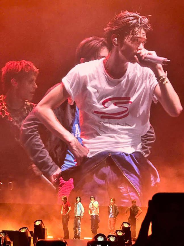 sheyyinnahn's tweet photo. #keonho on the big screen https://t.co/1foQavrZyx