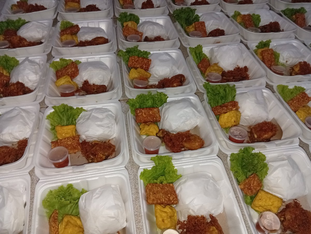 saffajrin's tweet photo. X please do ur magic ✨

Help RT
Teman-teman, aku jualan donat di sklh, rmh jg. Aku BU u/ beli 2 buku lagi.
Aku jg open utk kalian yg ingin sedekah subuh/jum'at berkah yaa
Donat 3k/pcs 
Nasi telur/ayam 10k/15k tiap pax

📍Jabar https://t.co/gYFIqdjCyx