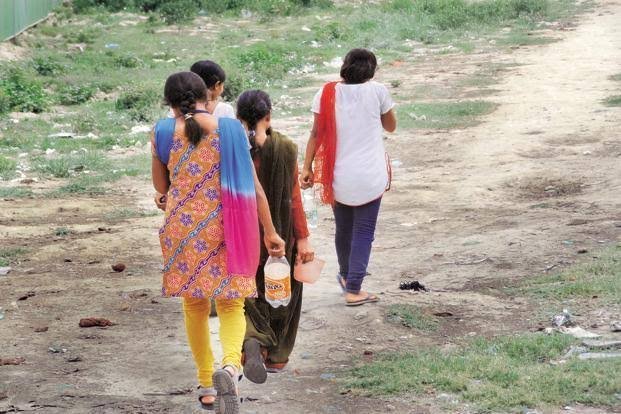 KrishnaPRachaos's tweet photo. As gen z many people don't know how was india before 2014:
Tap water 18%
Toilet 33%
Gas 40%
Electricity 55%
Poverty 33%
Inflation 11%
Expressway less then pakistan 
Gdp per capita less then pakistan.
Sanitation level less then somalia 
Gdp growth rate less then nigeria https://t.co/DYMS59uaF1