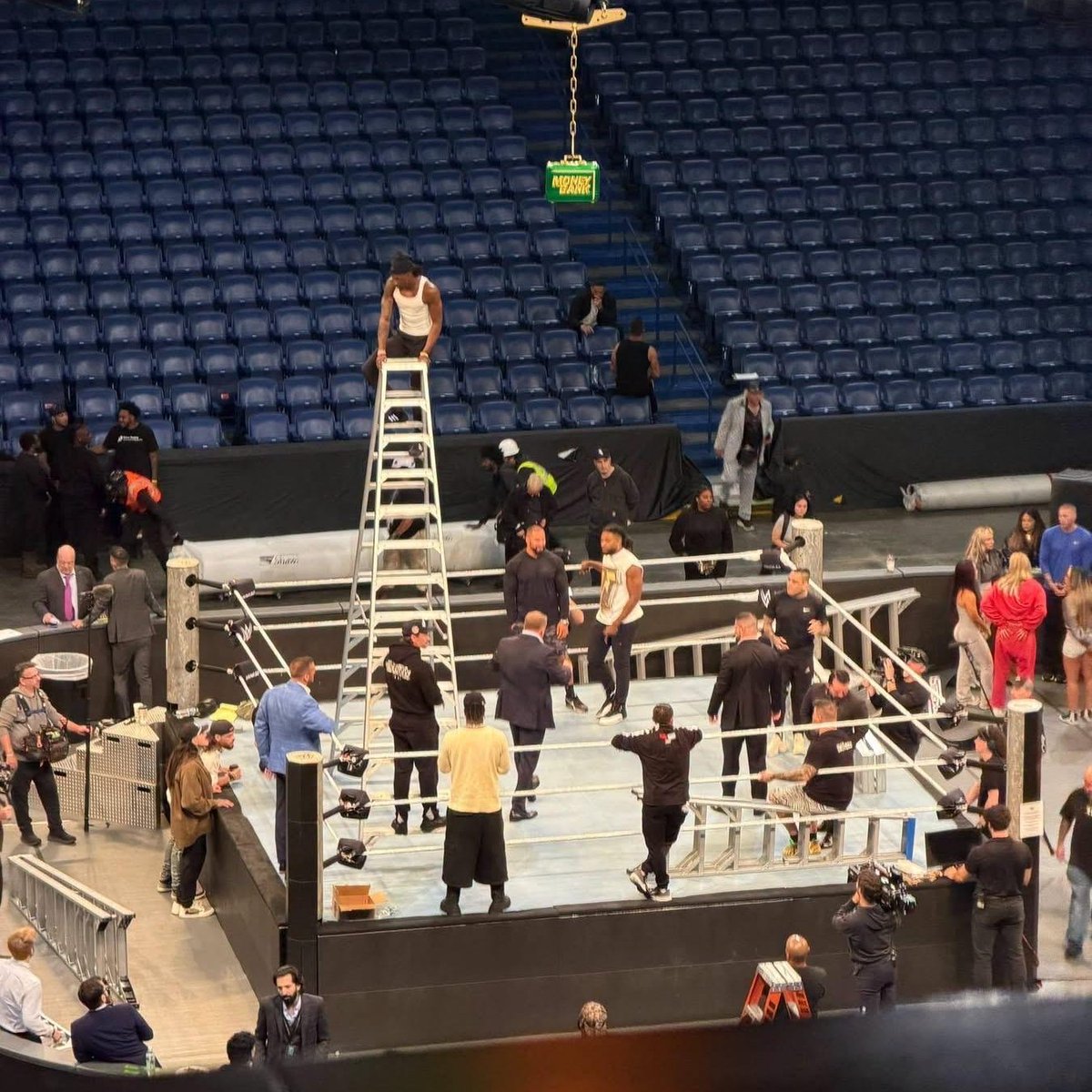AIRGold_'s tweet photo. Jevon Evans rehearsing the ambulance spot https://t.co/k9ReO51OvS