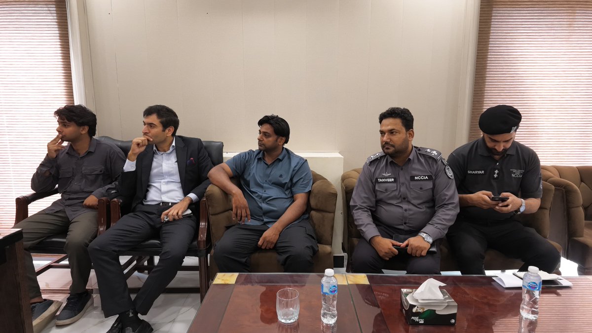NCCIAOFFICIAL's tweet photo. ایڈیشنل ڈائریکٹر این سی سی آئی اے اسلام آباد محمد شعیب خان کا اپنے دفتر میں کھلی کچہری کا انعقاد۔
شہریوں کے سائبر کرائم، آن لائن ہراسانی، مالیاتی فراڈ اور دیگر متعلقہ مسائل سنے گئے۔
شہریوں کی شکایات کا جائزہ لیتے ہوئے متعلقہ افسران کو مسائل کے حل، شکایات پر بروقت کارروائی اور مؤثر پیروی کے لیے ضروری ہدایات جاری کی گئیں۔
این سی سی آئی اے شہریوں کے تحفظ، ان کے مسائل کے ازالے اور سائبر جرائم کے خلاف مؤثر کارروائیوں کے لیے پُرعزم ہے۔

#NCCIA #CyberCrime #Islamabad
