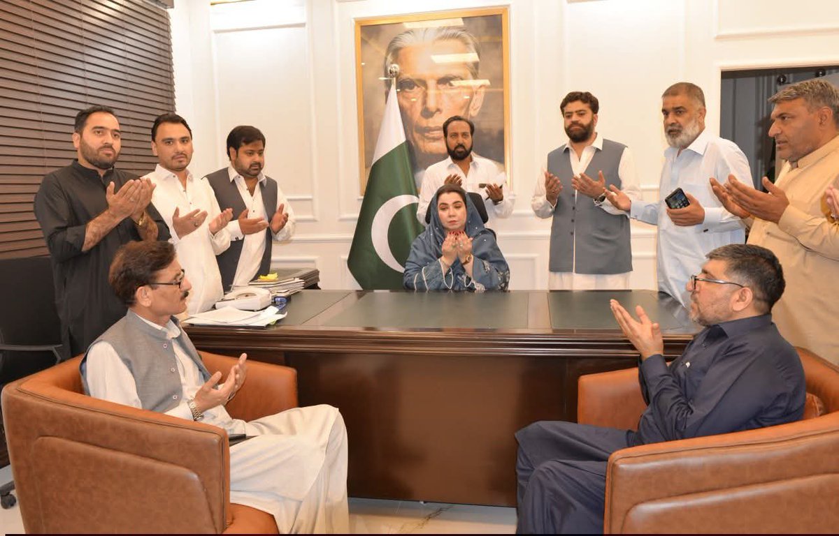 saifullahawan40's tweet photo. ثمر بلور نے اپنے عہدے کا چارج سنبھال لیا،دعا خیر بھی کی گئی https://t.co/9RjsiXD1JB
