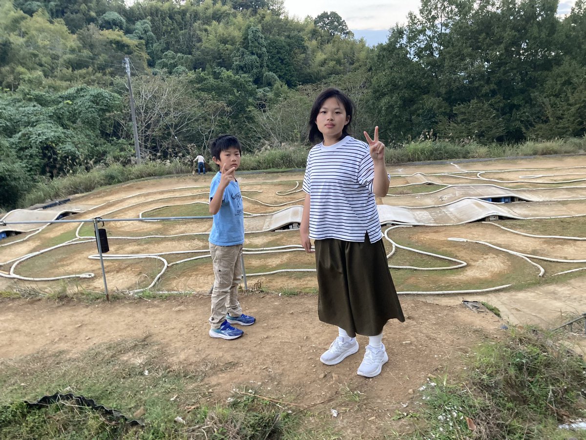 Yukizenkai2008's tweet photo. 宿の近くに本格オフロードサーキットがあるから夕方に見学してきた

何故か小4のテンションが上がって、走りたい圧強めだったけど、思いだけ受け取っておいたw

よく整備され環境も良かったので、いつかね😊 https://t.co/UeISCnwgFc