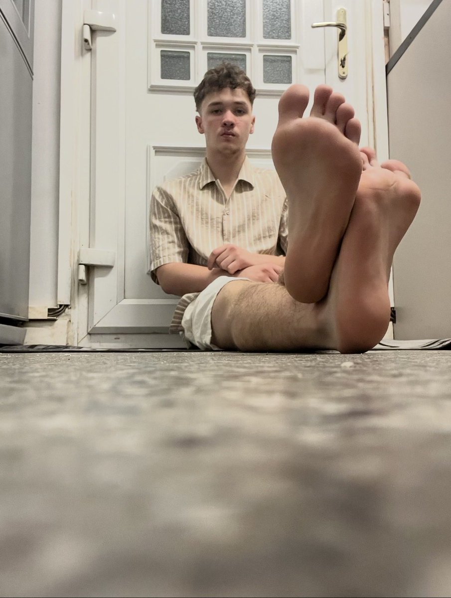 MasterMack_'s tweet photo. The stare I give you as you lay them notes at my feet😏😈 https://t.co/Rnuf0NbNUi