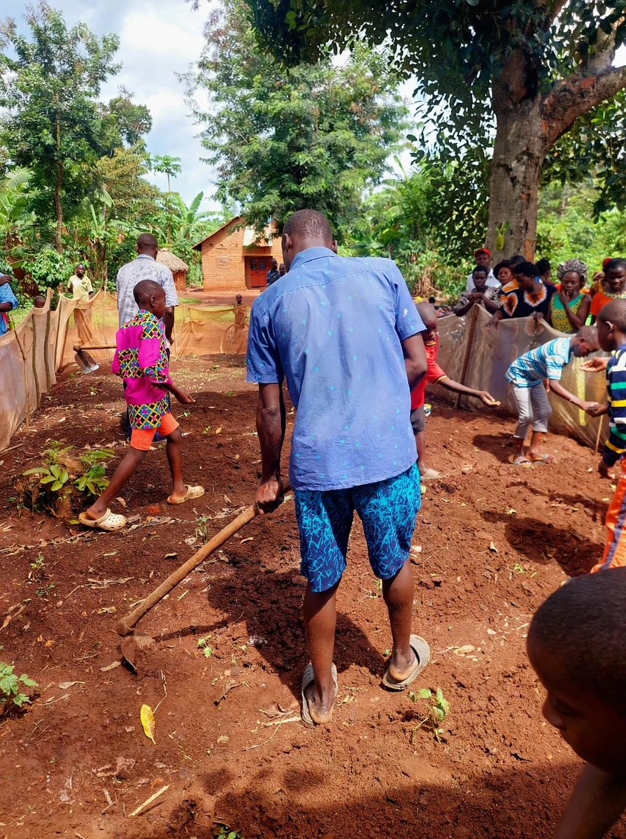 MISBLABFOU's tweet photo. The Mis-Blab Foundation yesterday paid a visit to the boy-children of Bulange in Bugabula South, Kamuli District. It was a great interaction with these boys, let's fight for the Boy-child. 
#boychild #EXÉRCITODOLULAEMCAMPO . https://t.co/kzYk53iRsP