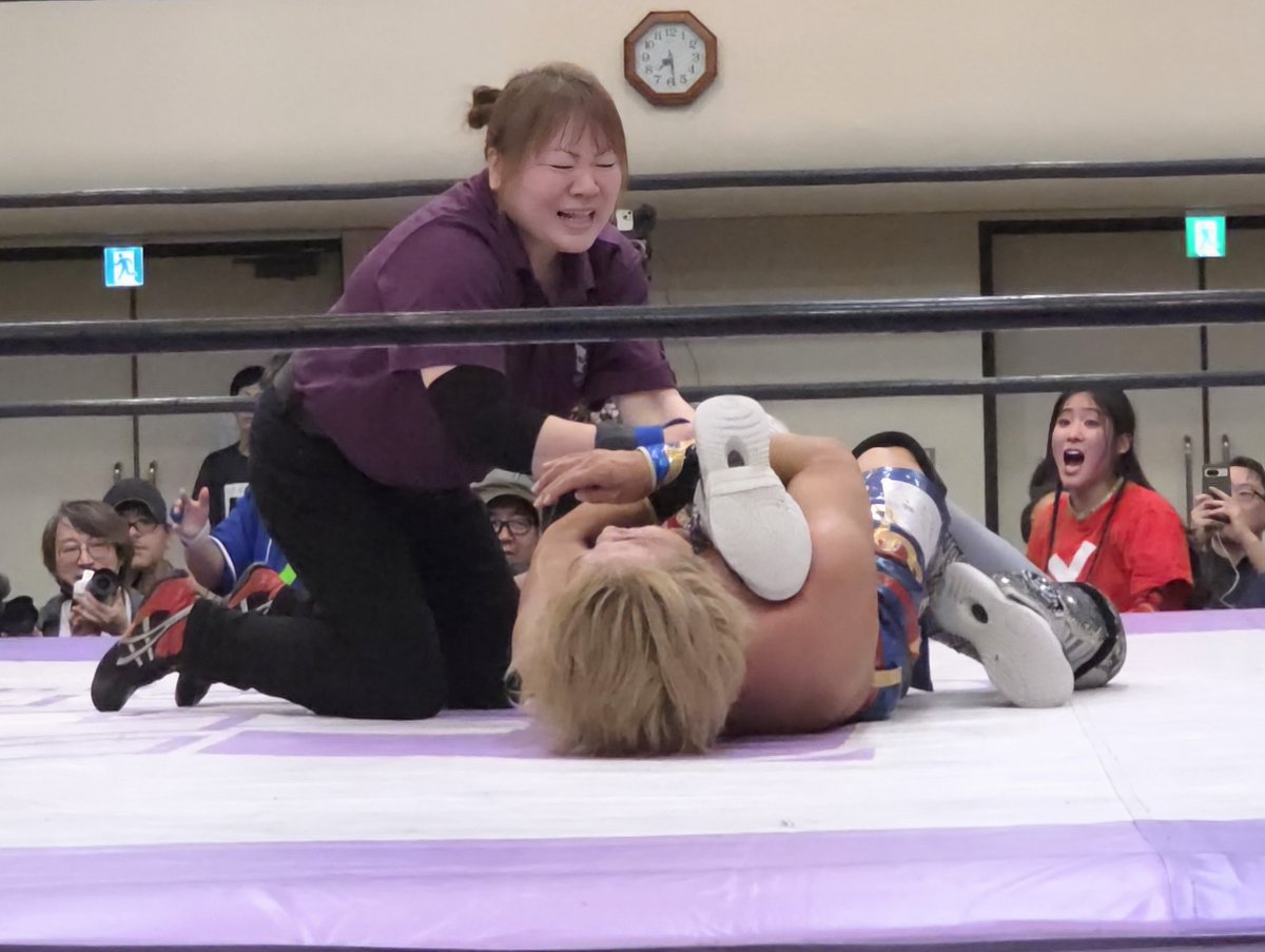 furusawa_m's tweet photo. 5．◯日高郁人（18分位　ショーンキャプチャー）✕バリヤン・アッキ

 #prowrestling https://t.co/gi8SX1Q8oQ
