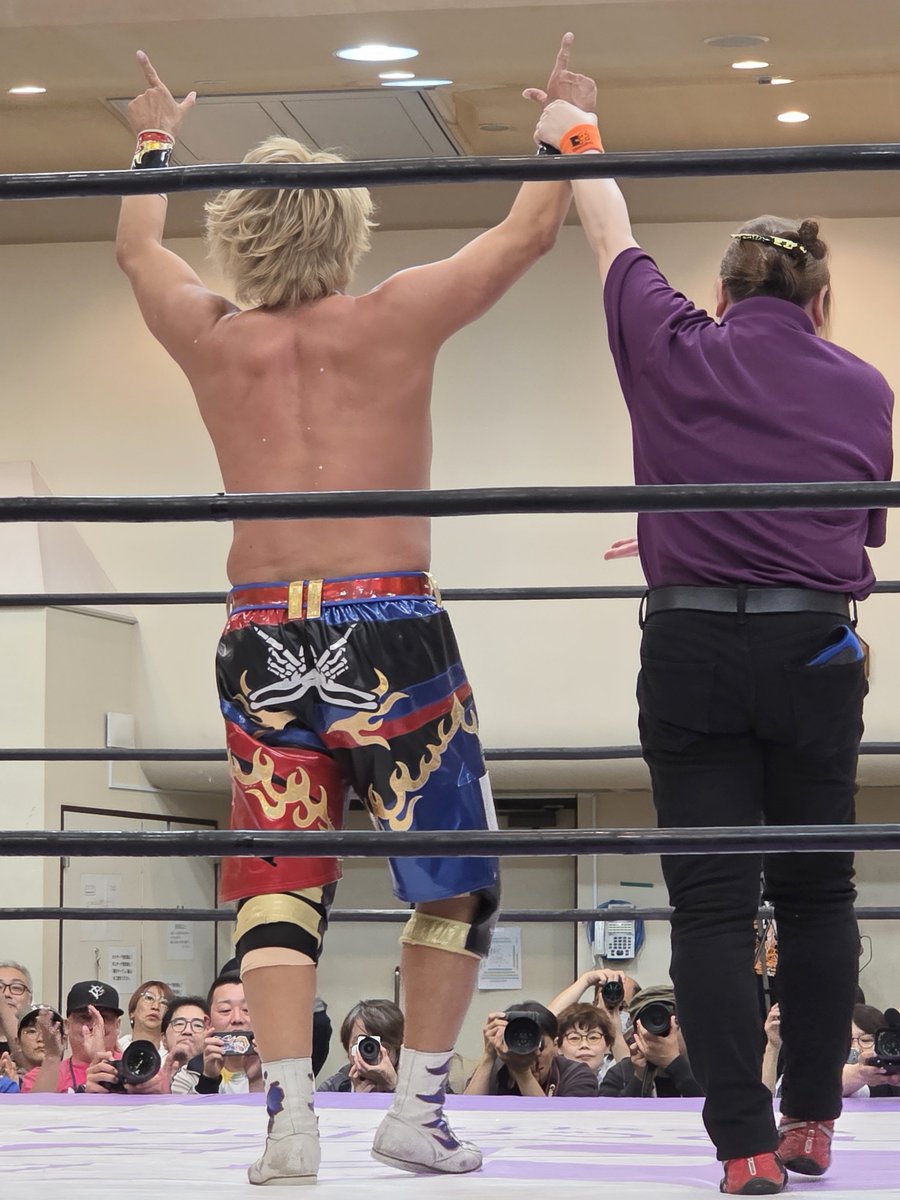 furusawa_m's tweet photo. 5．◯日高郁人（18分位　ショーンキャプチャー）✕バリヤン・アッキ

 #prowrestling https://t.co/gi8SX1Q8oQ