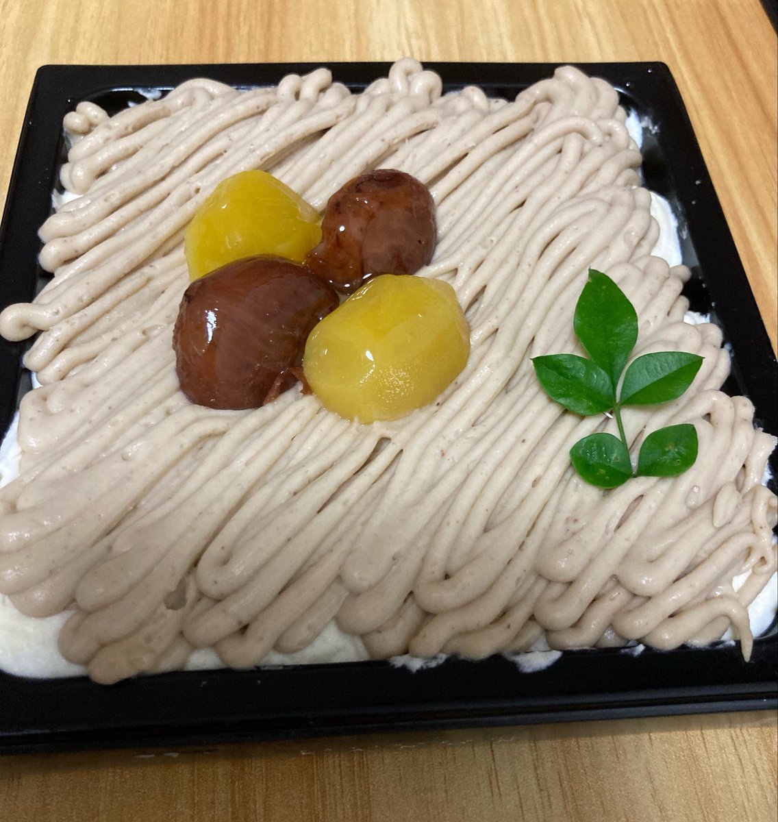 umigawa1011's tweet photo. 昨日はたくさんのお祝いを頂きありがとうございました

おかげさまで最高の誕生日になりました😆

今年は西宮ガーデンズの阪急百貨店にあるパティスリー菓響でケーキを購入！

甘いものがたっぷり😋
好きなお店のケーキを堪能しました！
 
33歳になっても甘いものには敵わないね…🤣

#兵庫
#スイーツ https://t.co/tXVXDkAMCQ