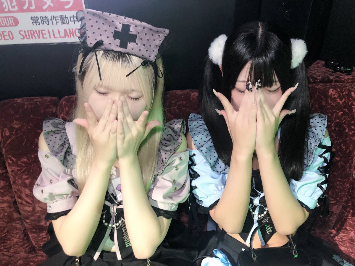 alcoholic_akiba's tweet photo. 🏥あるこほりっく診察中🏥

　処方箋お出ししますね！

あるこほりっくでナースちゃん達と乾杯して3連休をしめよう❣️

💜なのあちゃん（@alco_nanoa ）
🩵すいちゃん（@alco_sui ）

#秋葉原　#コンカフェ https://t.co/JdN9h1MxsG
