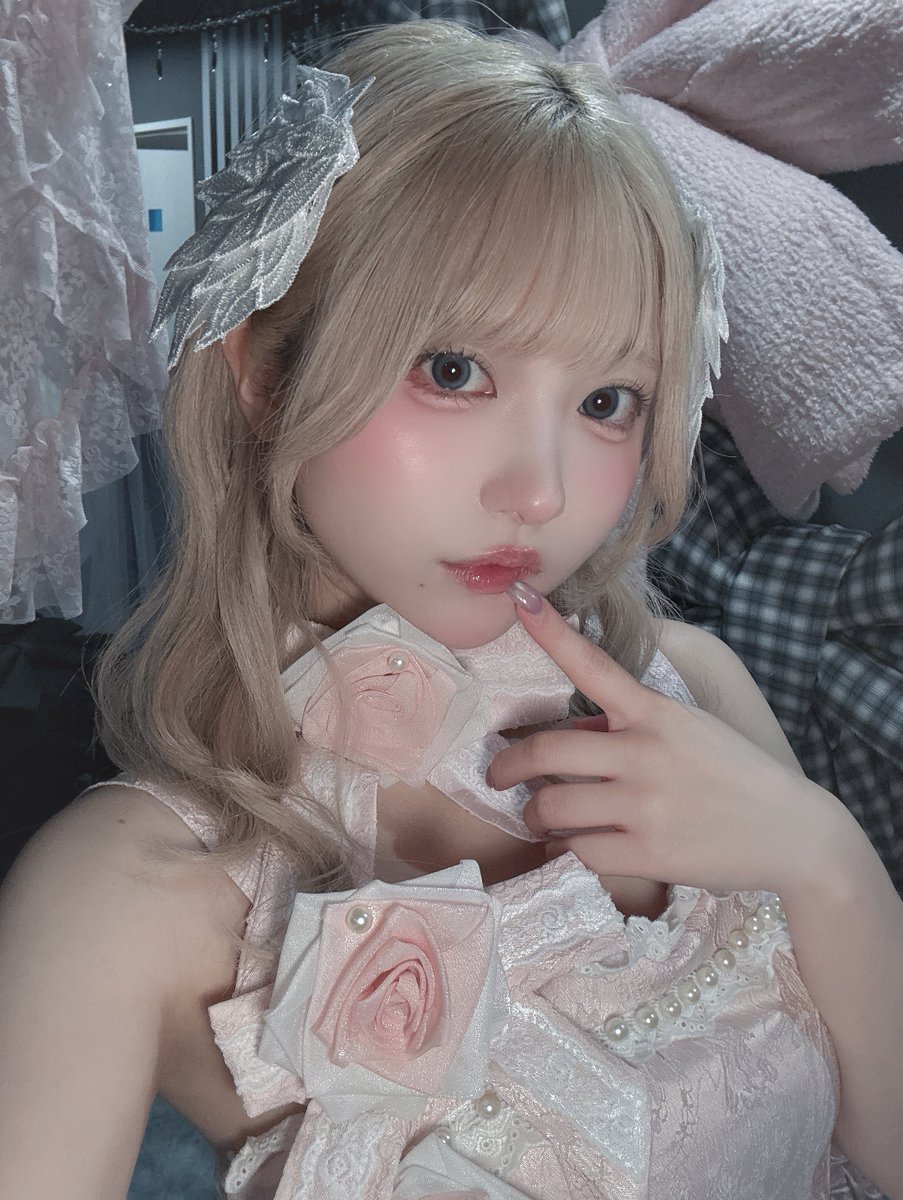 0ix_xi00's tweet photo. 𓂃🎀🪽𓈒𓏸 https://t.co/fzrs7oY7PT