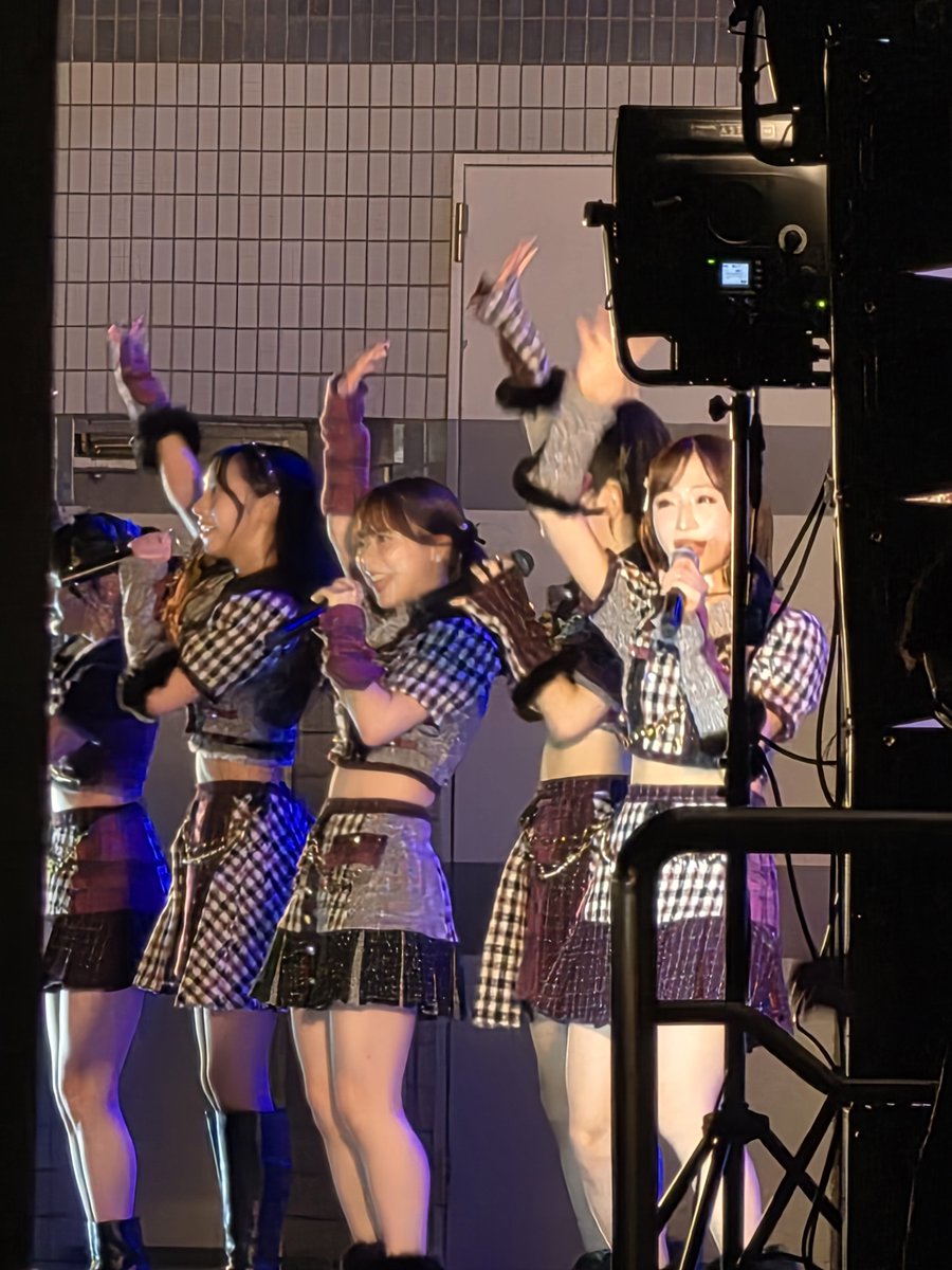 manya_manaca's tweet photo. 無銭で野外のAKB見られて最高でした https://t.co/1zJBiIkaf0