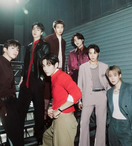 AboutMusicYT's tweet photo. BTS and LE SSERAFIM are expected to win Best Male and Female groups respectively at the 2026 MAMA Awards, based on predictions. https://t.co/1GZvdUF9iW