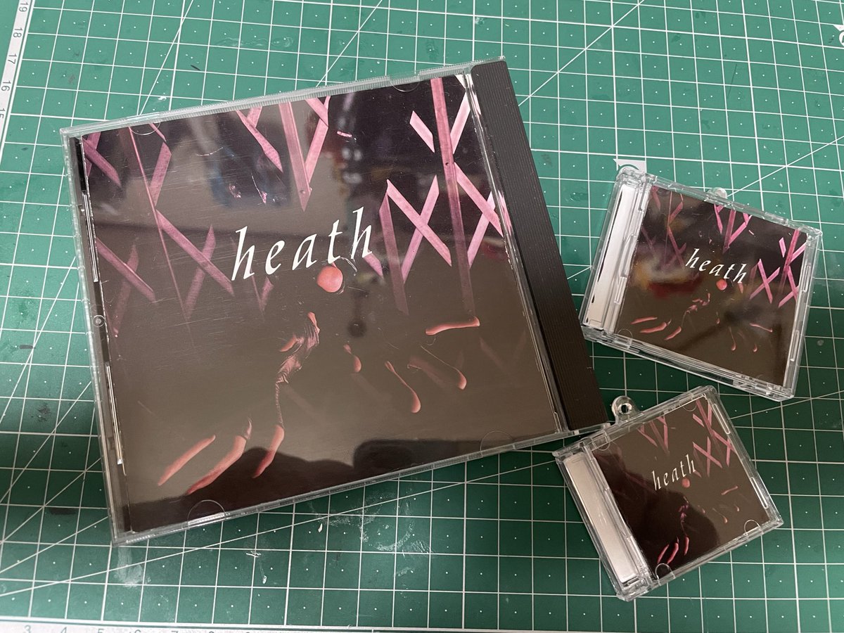 hirobov's tweet photo. 親子CD
話題？のミニCDで作ってみました。ちなみに、DAISOとキャンドゥ。
＃heath https://t.co/2YL1MmFQ07