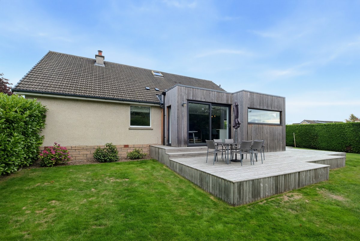 StronResProp's tweet photo. For sale | This stunning five bedroom detached home has been thoughtfully extended to offer bright and spacious accommodation across two floors.

📍 14 Baillieswells Crescent, Bieldside, Aberdeen
📞 01224 626100
🔗 https://t.co/EgfPuprSoX https://t.co/gRXH18SvPh