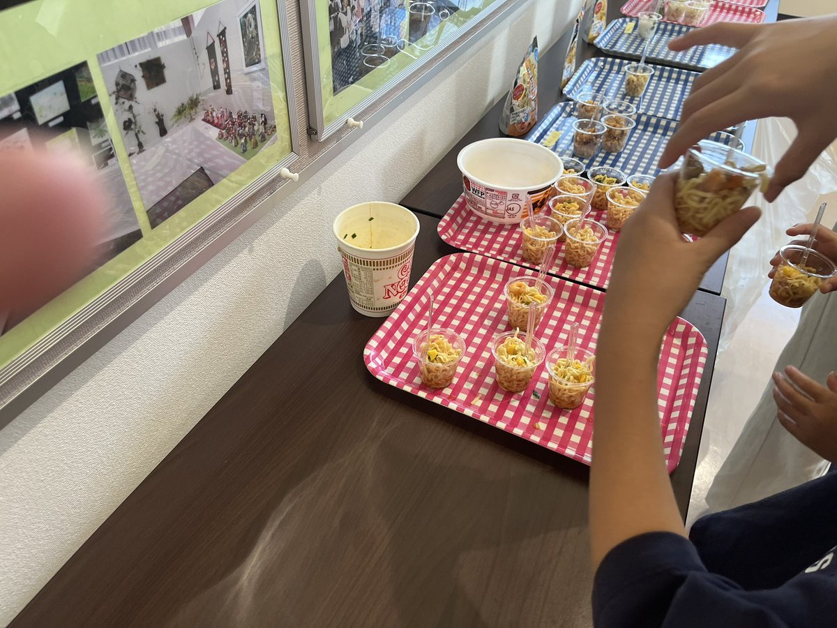 Steed82512's tweet photo. 桜ケ丘防災フェアに行って来ました。
防災グッズの展示、防災食の試食、新聞スリッパなど参考になりました。また、危機管理課の方と関市の災害について意見交換させていただきました。お昼は、しょうりゅう関のキッチンカーで美味しいラーメンをいただきました😊
#関市
#防災フェア
#しょりゅう関 https://t.co/2gAzxUrwjH
