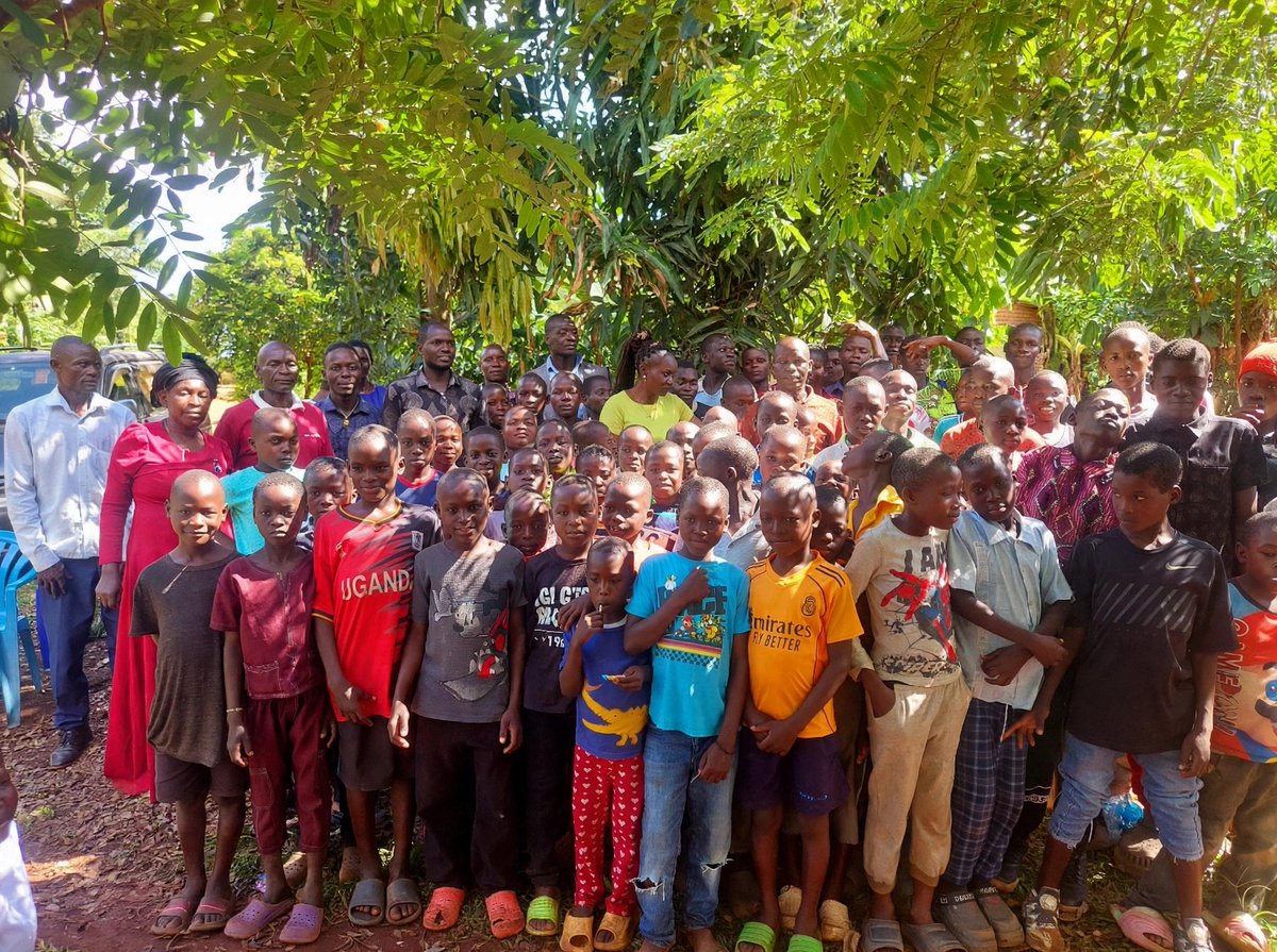 MISBLABFOU's tweet photo. The Mis-Blab Foundation yesterday paid a visit to the boy-children of Bulange in Bugabula South, Kamuli District. It was a great interaction with these boys, let's fight for the Boy-child. 
#boychild #EXÉRCITODOLULAEMCAMPO . https://t.co/kzYk53iRsP