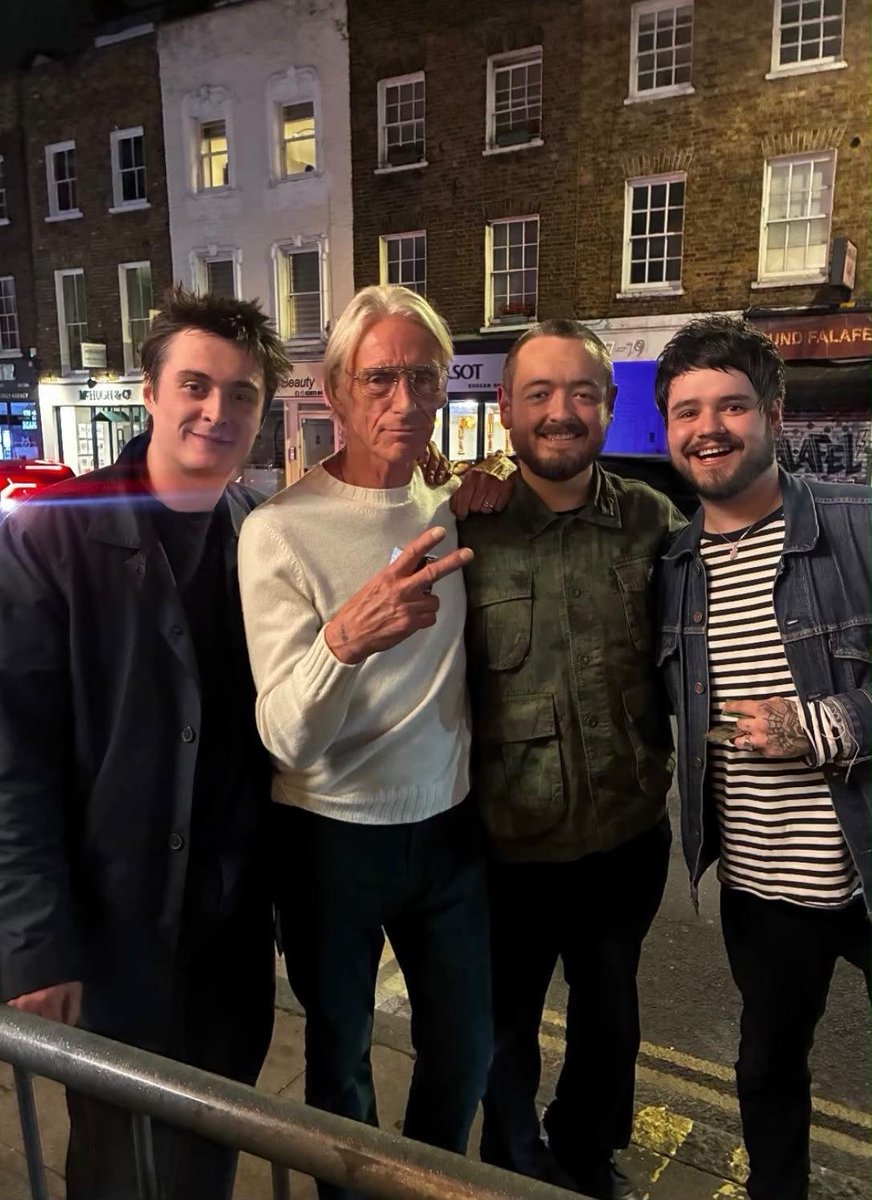 paulwellerHQ's tweet photo. Me with The Marra, great new band out of Derry.

P.W https://t.co/eyZq5ubzJk