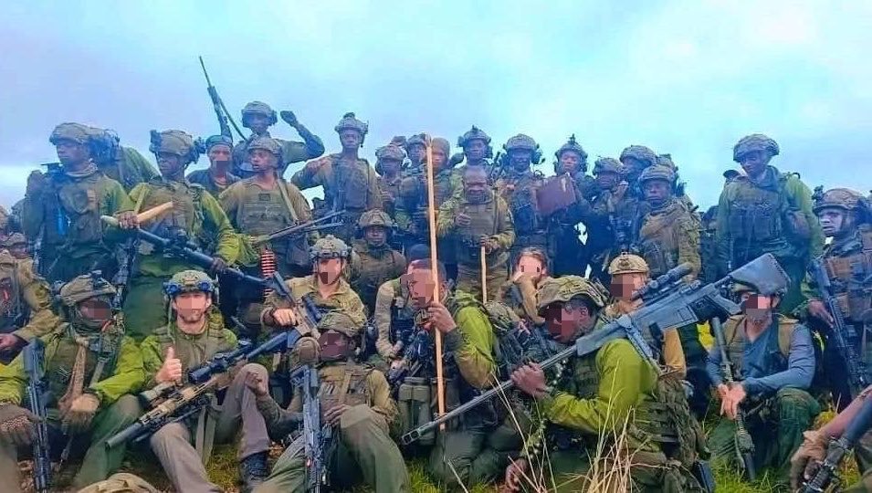 0243RDC's tweet photo. Despite RDF/M23 reinforcements crossing from Rwanda to safe Rubaya.  RDF fighters leaving the front and abandoning uniforms.
More reinforcements. No certainty about what comes next.

But Rubaya may only be the opening act, the bigger battle is still ahead. 😎... https://t.co/0TknFrokTr