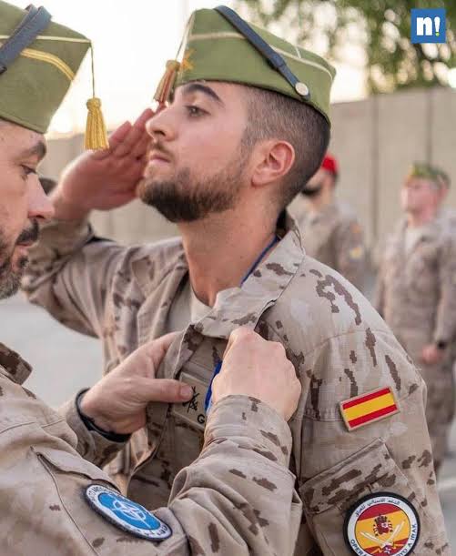 ipalala2's tweet photo. Hoy , el capitán enfermero Álvaro García Jiménez, de 32 años y perteneciente al Tercio Duque de Alba 2.º de La Legión en Ceuta, desfilará desde el cielo. Fue asesinado en Adamuz , no olvidemos. https://t.co/DIGwrb0rVF
