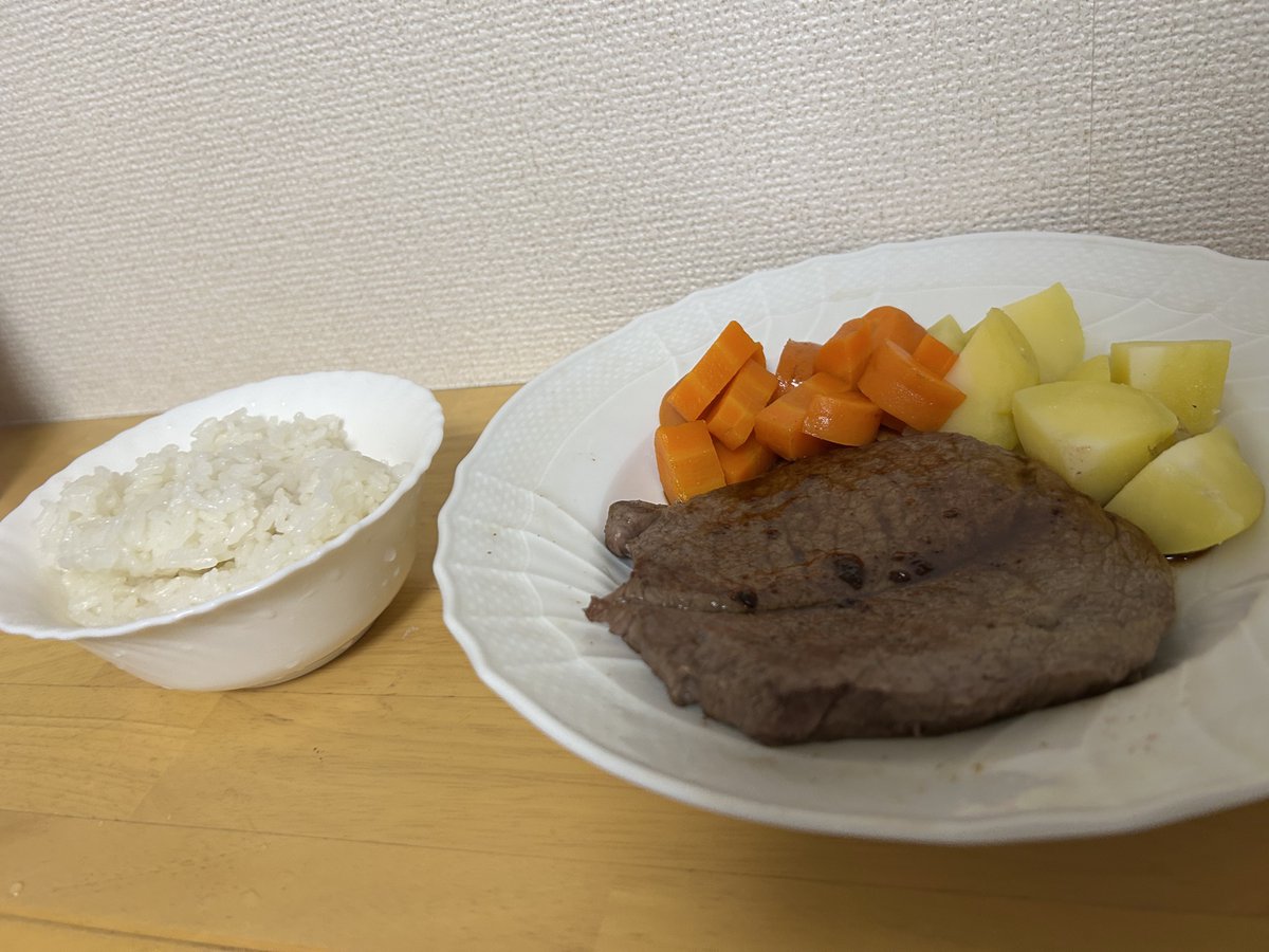 Queue_sys's tweet photo. ステーキ https://t.co/ZjRtrGF3Lo