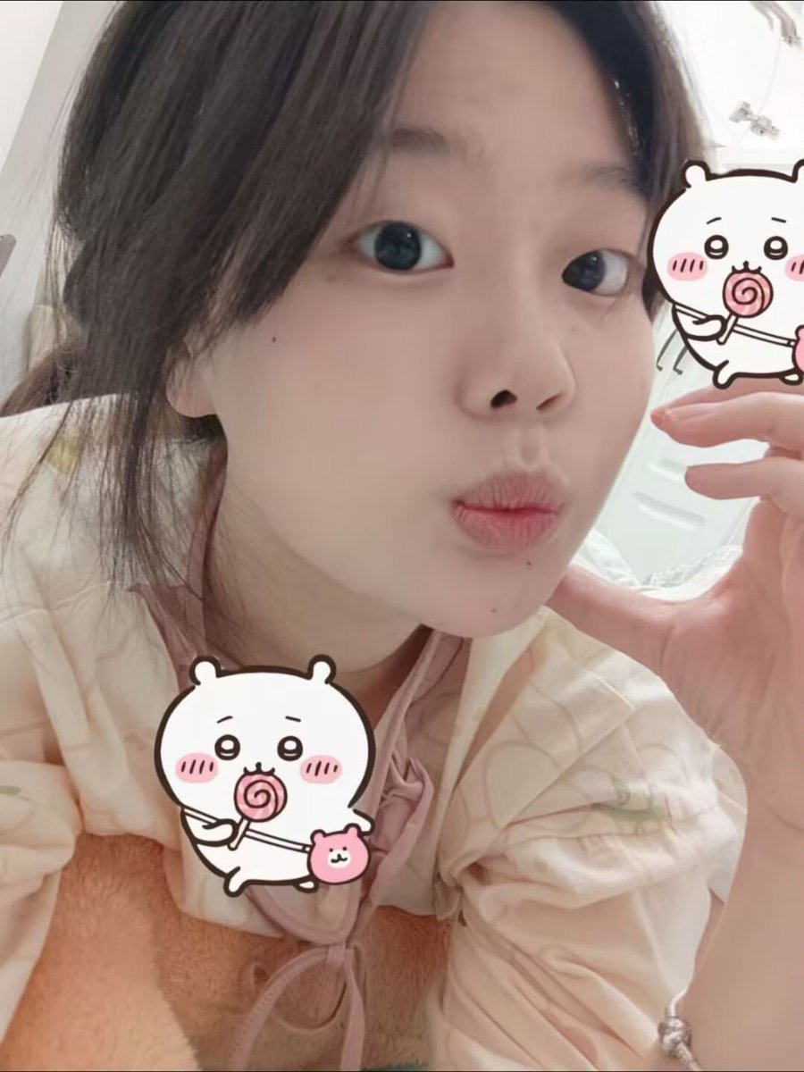 ManishNandle's tweet photo. 清纯眼镜妹女大学生 一副爱学习的老实摸样 刚上大一就被精神小伙约炮干了起来 无毛肥鲍紧致 大吊快速抽插 不敢大声叫床 轻声娇喘呻吟
更多精彩内动👇 📷 
httpst.meaiduanjuba01
#反差ㅤ #眼睛    #大学生   #精神小妹 https://t.co/iAQx388b3F