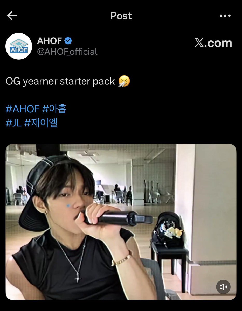 povhani's tweet photo. he's actually insane for posting 4 days in a row AND knowing he goes viral every single time.. okay, mr. viralism ✨

#AHOF #아홉
#JL #제이엘 https://t.co/Dq6x3XUwH9