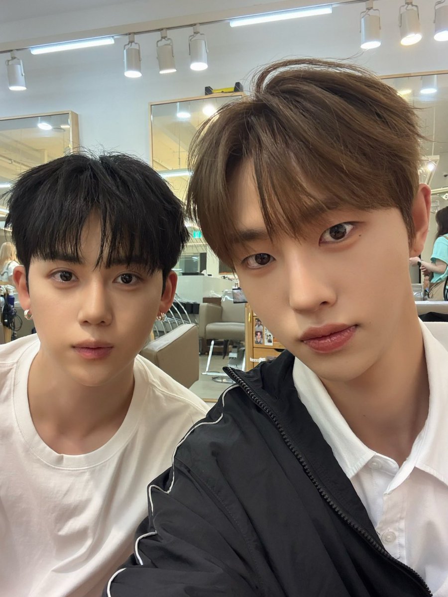 cerise1030's tweet photo. Yunseongie with Hyeop!!! ㅠㅠ 🐹🐻 https://t.co/J33DwMaCdK