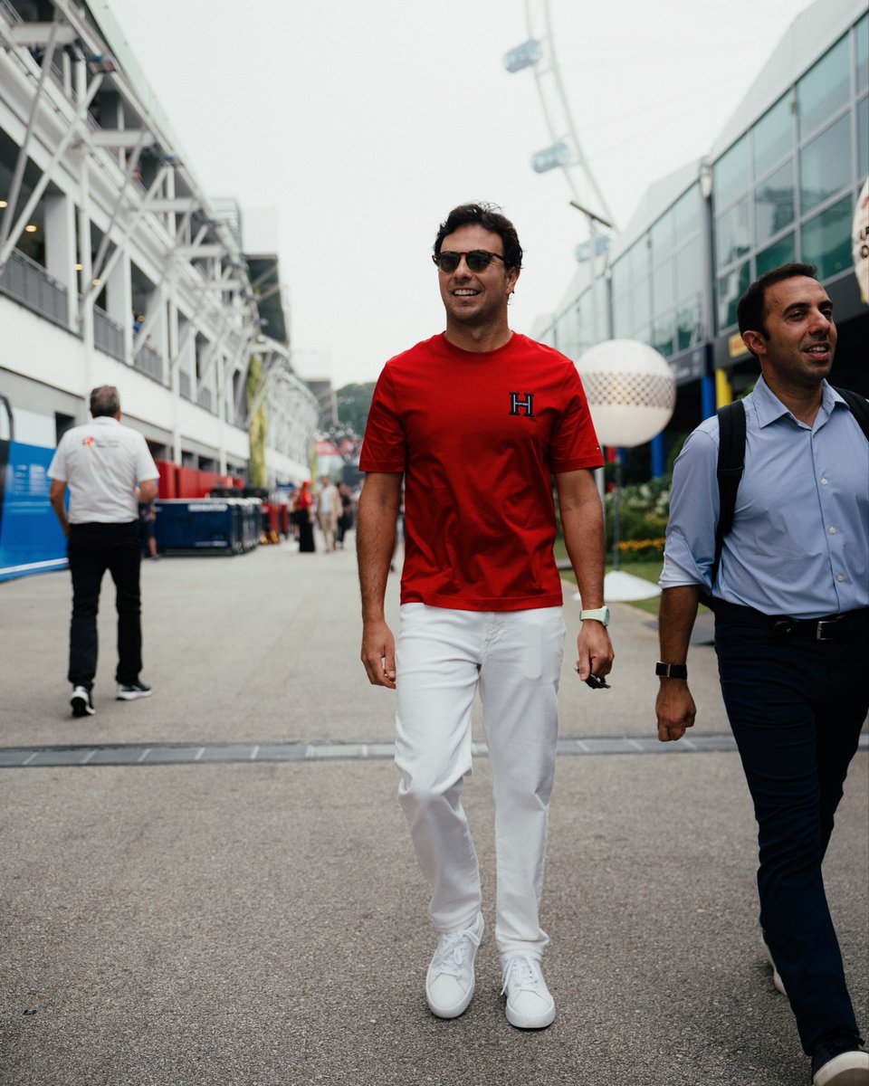 TommyHilfiger's tweet photo. making the paddock their runway. 
Checo Perez and Valtteri Bottas wearing Tommy icons at the Marina Bay Street Circuit in Singapore
 
@SChecoPerez @ValtteriBottas @Cadillac_F1 https://t.co/2TtYpMwmcq