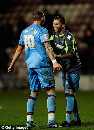 BillyBondsStand's tweet photo. Henri Lansbury is 36 today. He came on loan from Arsenal in 2011 and was an unused sub in the 2012 play-off Final v Blackpool. Three months earlier he came on as sub v Blackpool away after Rob Green was sent off. The impressed West Ham fans sang 'Are you Ludo in disguise' 😀 ⚒️ https://t.co/mVX3XZcbXV