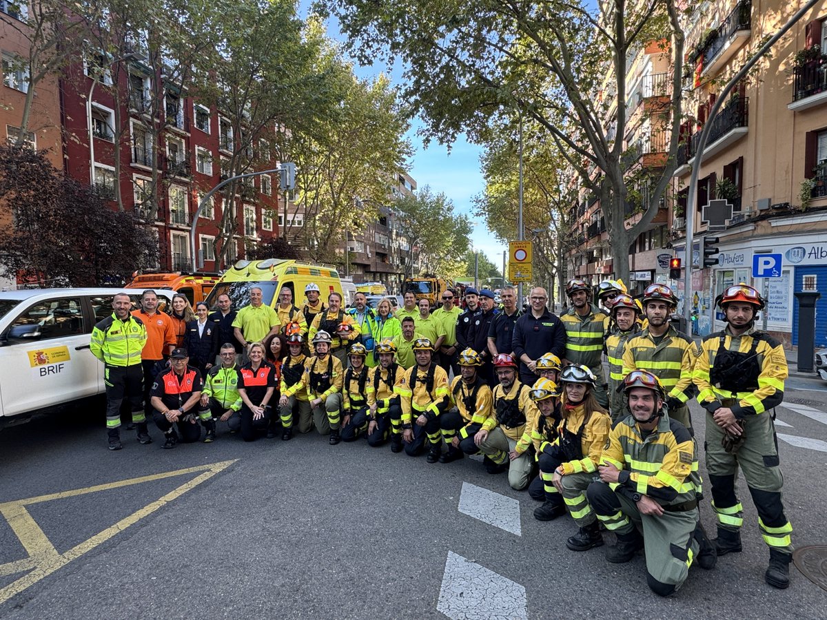 briftabuyo's tweet photo. 🧑🚒Hoy participamos con 3🧑🚒#BomberosForestales #BRIF Tabuyo #LeónESP en el #DFN26 por el #12deOctubre en #Madrid junto a compañeros de @BrifTineo #Asturias y @brif_iglesuela #Toledo.
Somos #BomberosForestales #BRIF de @mitecogob. https://t.co/qRYX2NNIGT