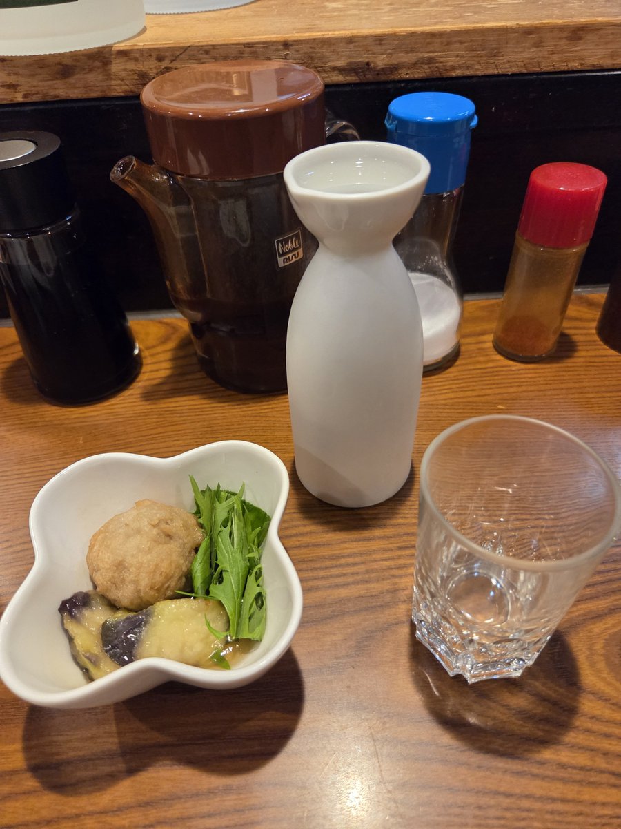 marginal_st's tweet photo. 今日はその辺の居酒屋 https://t.co/Sovr7rTaYz